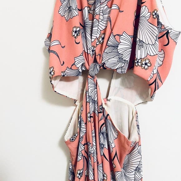 Lush Dress - Picture 3 of 10